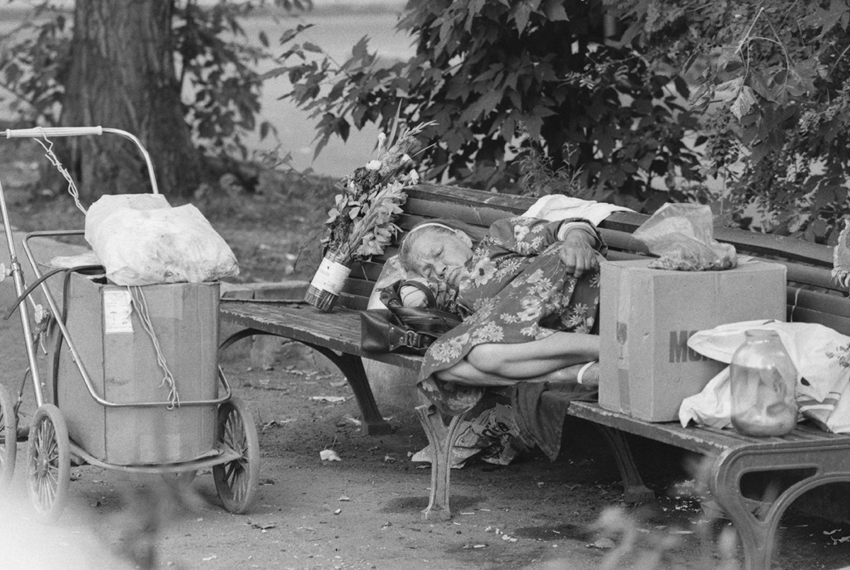 Бездомный возле Киевского вокзала в 1989 году.