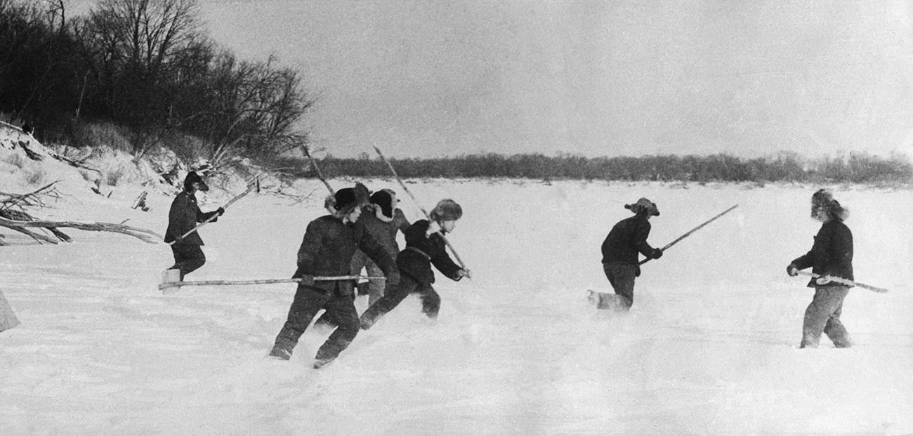 Советские пограничники во время конфликта в районе острова Даманский. 