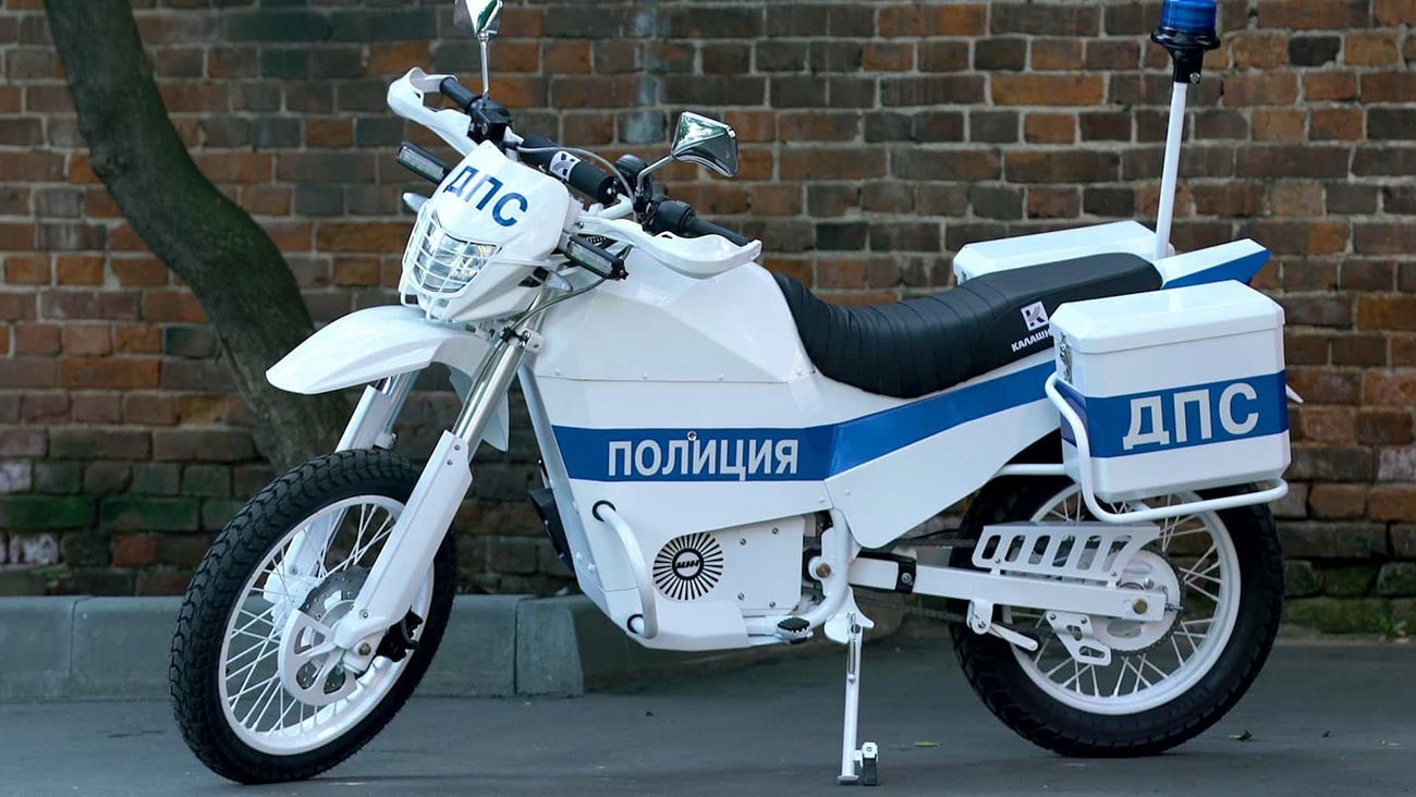 La moto elettrica Izh Pulsar realizzata per le forze dell’ordine