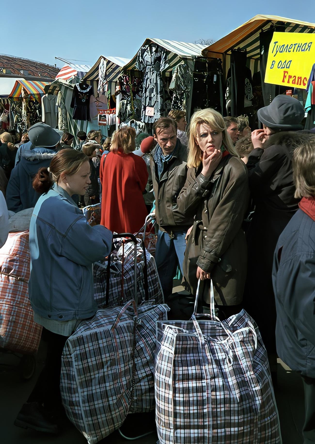 Mercado em Moscou, década de 1990.
