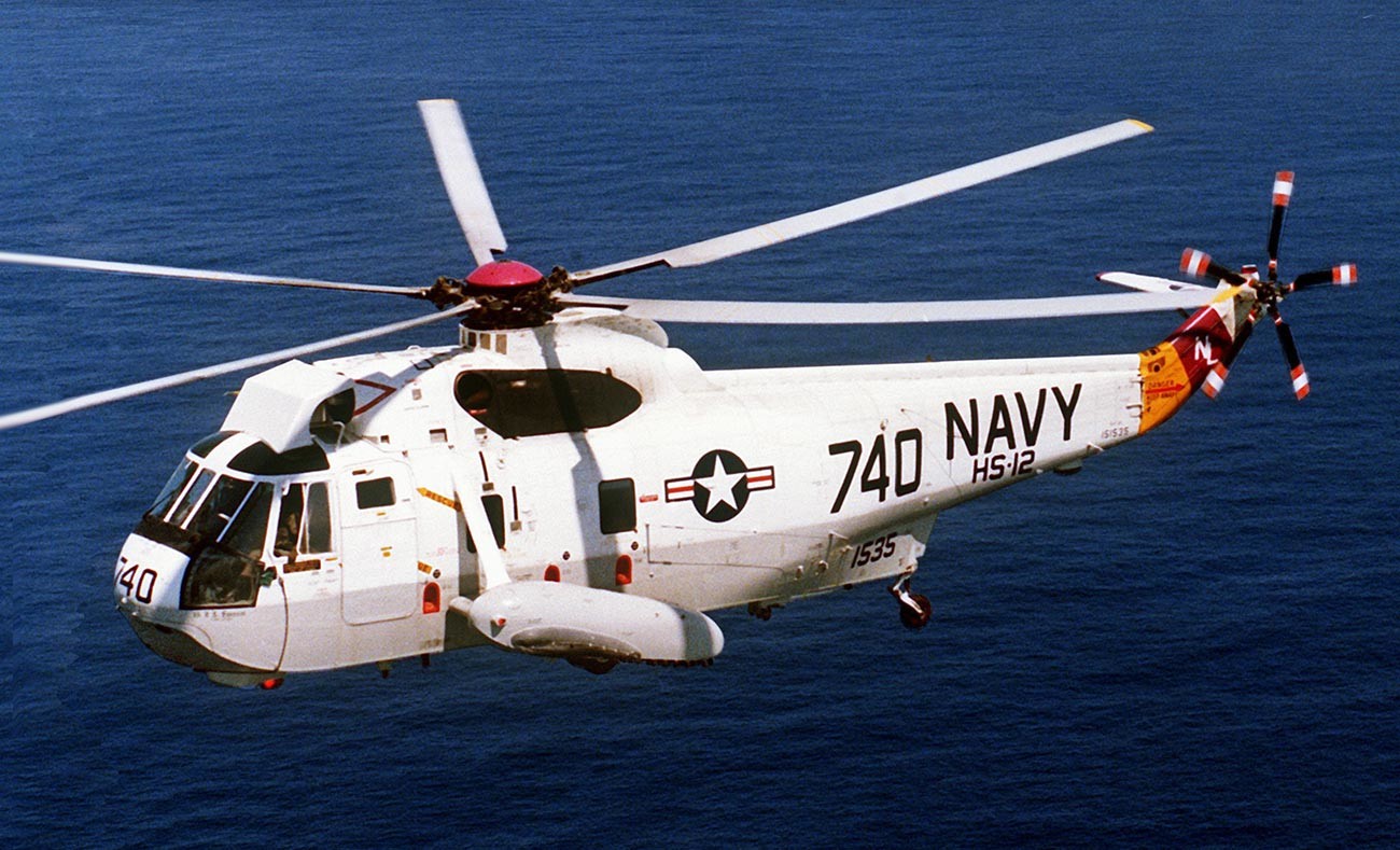 A U.S. Navy Sikorsky SH-3H Sea King anti-submarine warfare helicopter from Helicopter Anti-Submarine Squadron HS-12 