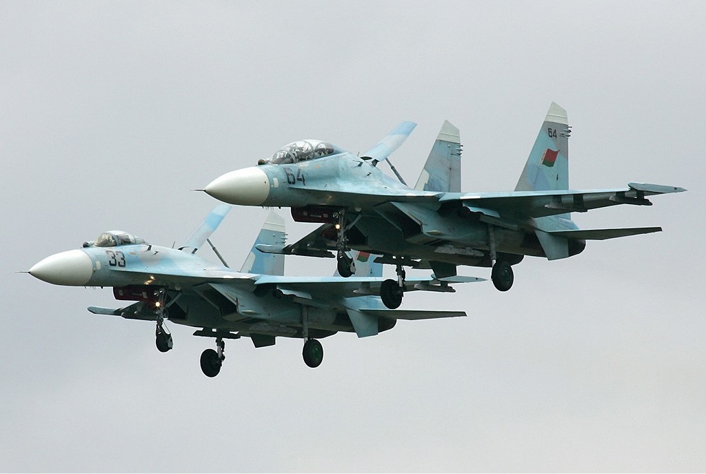 Bjeloruski lovci Su-27.
