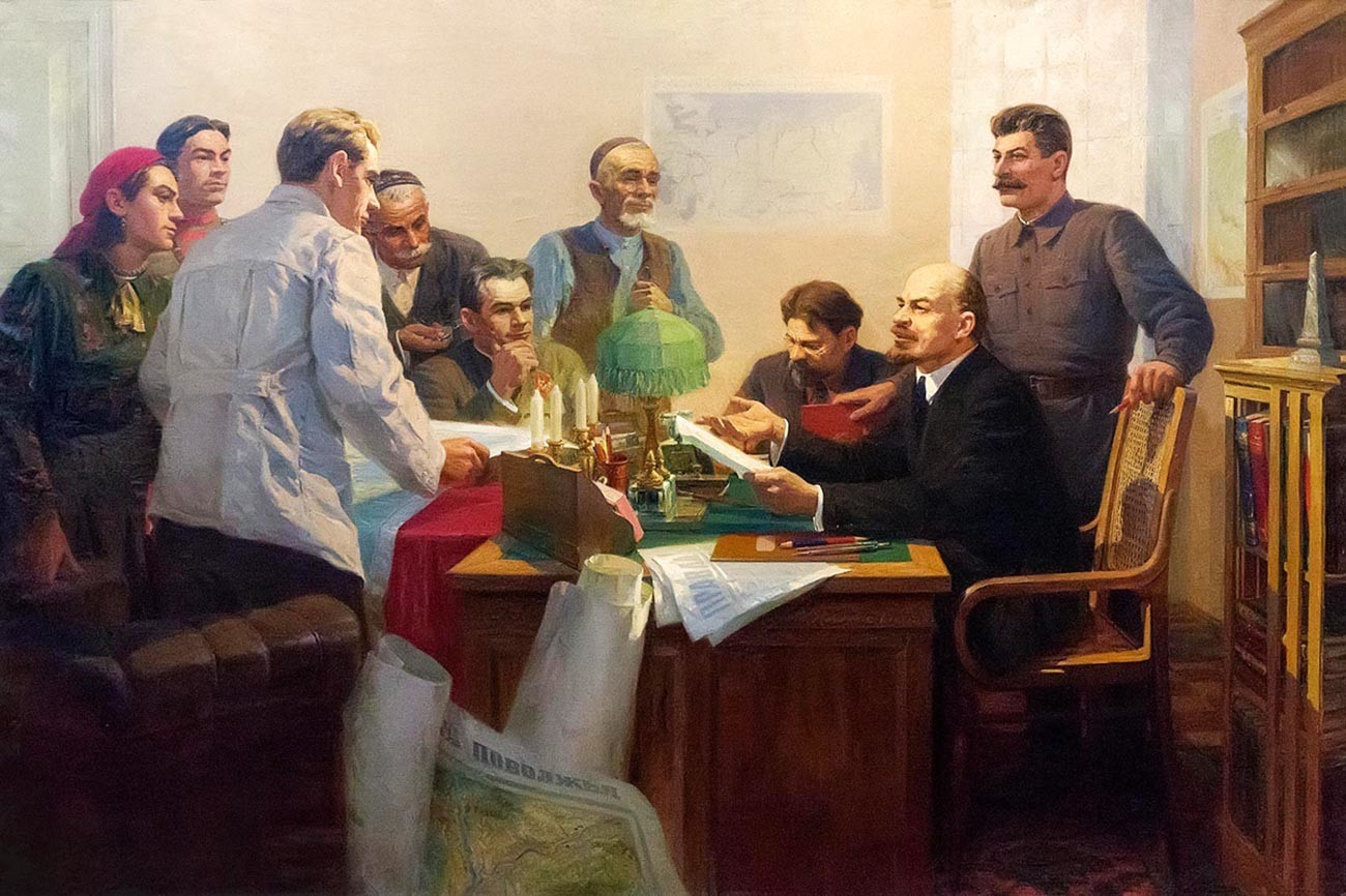 “Assinatura de decreto para formar a República Socialista Soviética Autônoma do Tatarstão”. Pintura de 1952.