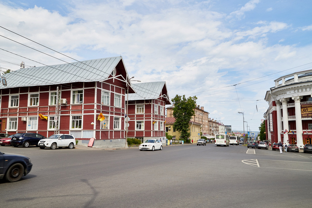Ulica Lenina, glavna ulica v Petrozavodsku.
