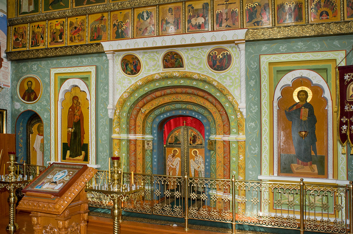 St. Avraamy Epiphany Monastery. Church of St. Nicholas over Holy Gate. New icon screen. July 6, 2019