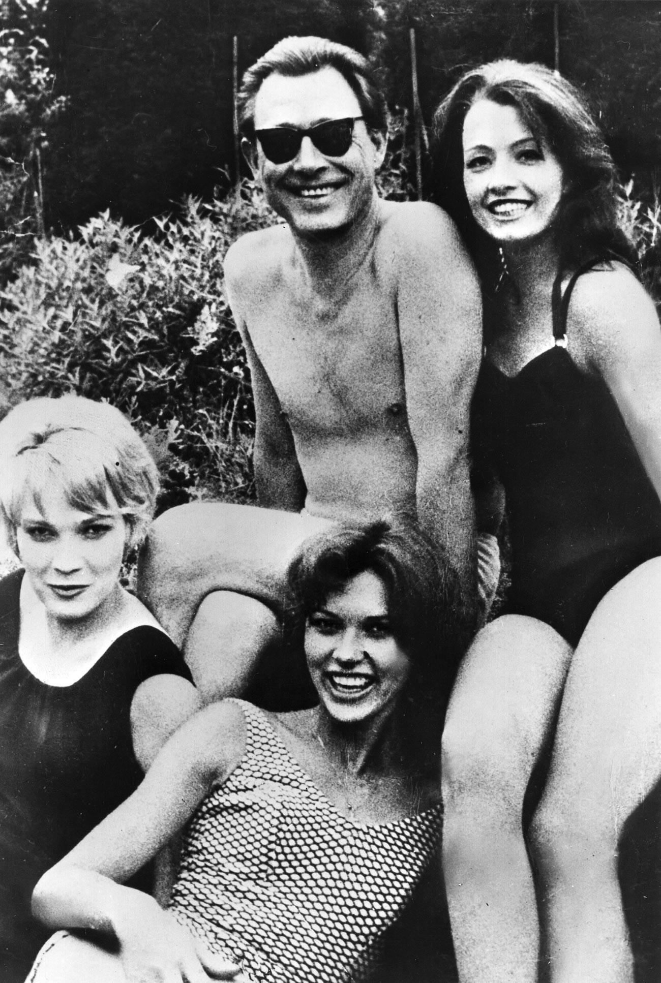 Osteopath Stephen Ward posing with models. Model and showgirl Christine Keeler is on his right. Sally Joan Norie is at the front.