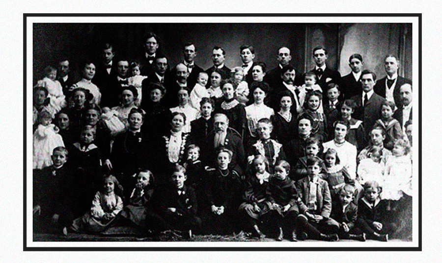 Ilustrasi potret keluarga besar Rusia.
