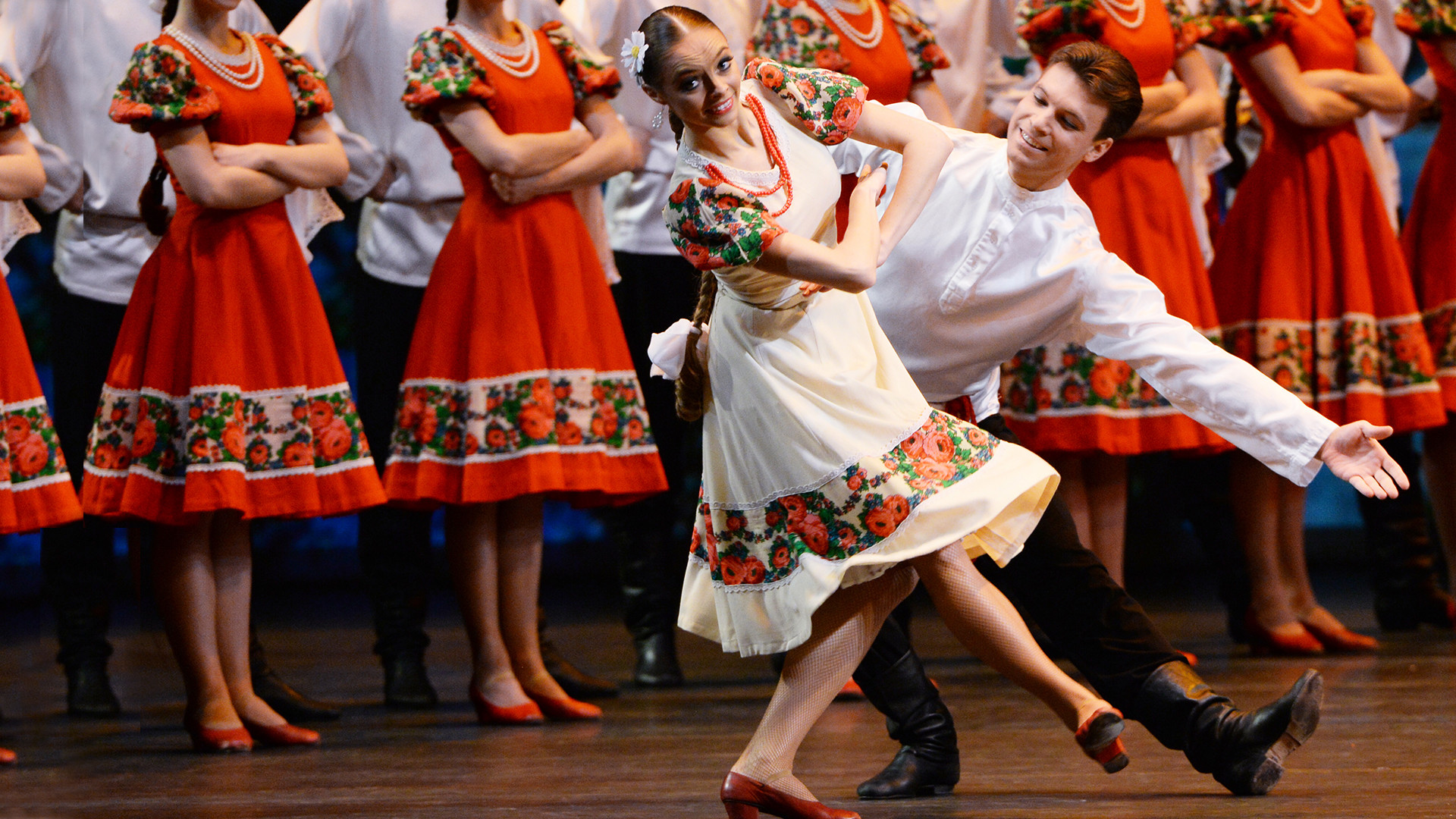 'Summer' Russian folk dance by artists of the Igor Moiseyev ballet