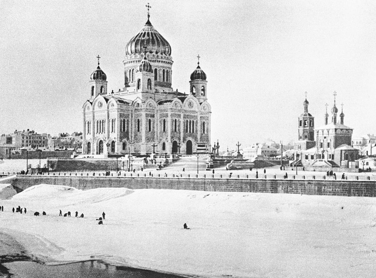 Cathedral of Christ the Savior, built in honor of victory in the Patriotic War of 1812. 1927