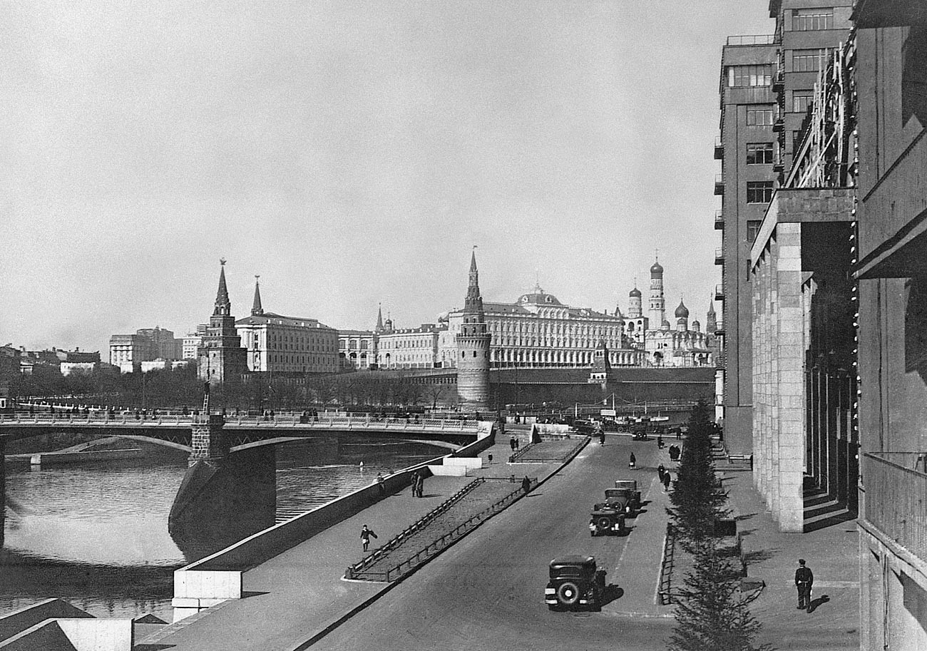 View of Bolshoi Kamenny Bridge. Late 1930s