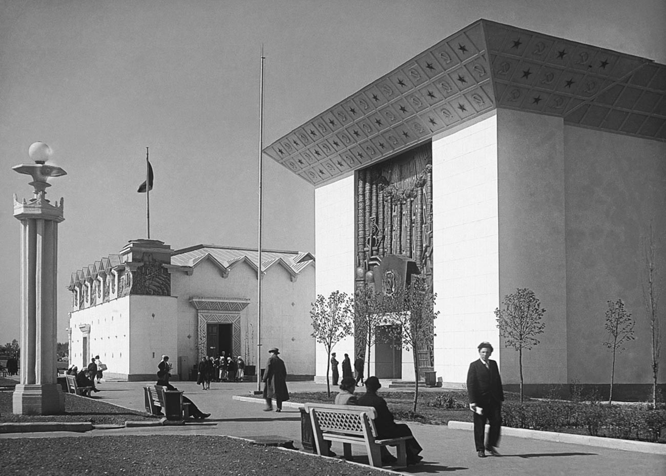 Exposition des réalisations de l'économie nationale, pavillon des régions centrales de la Russie soviétique, 1930
