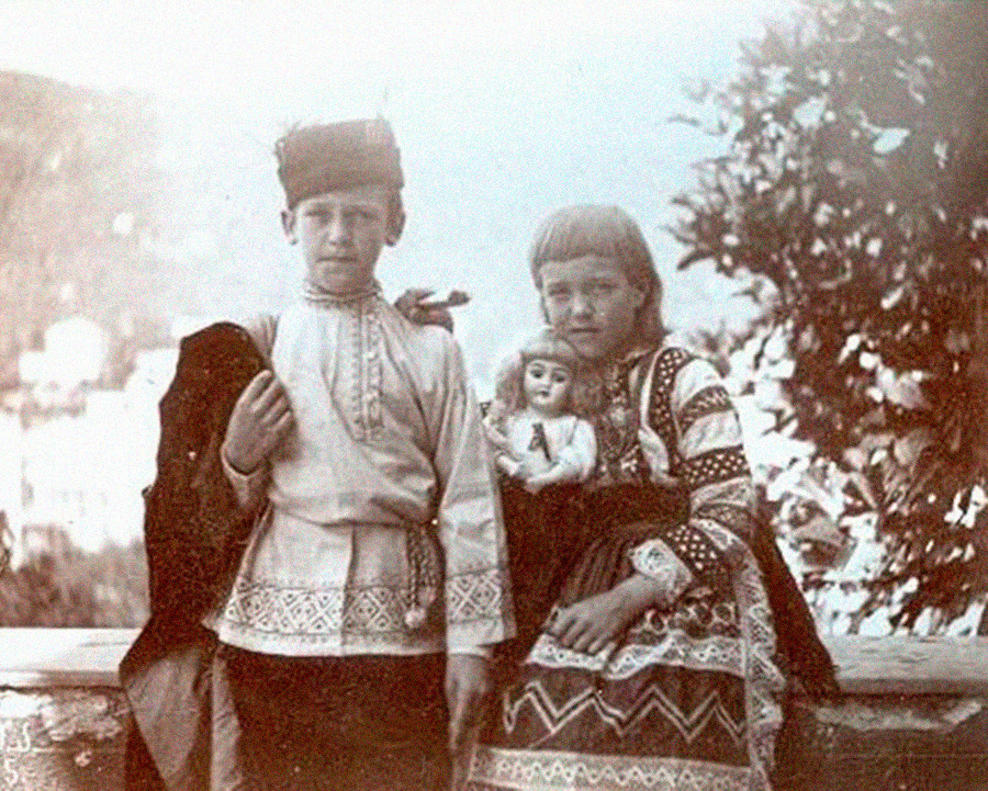 Children in the Siberian city of Irkutsk, the 1890s