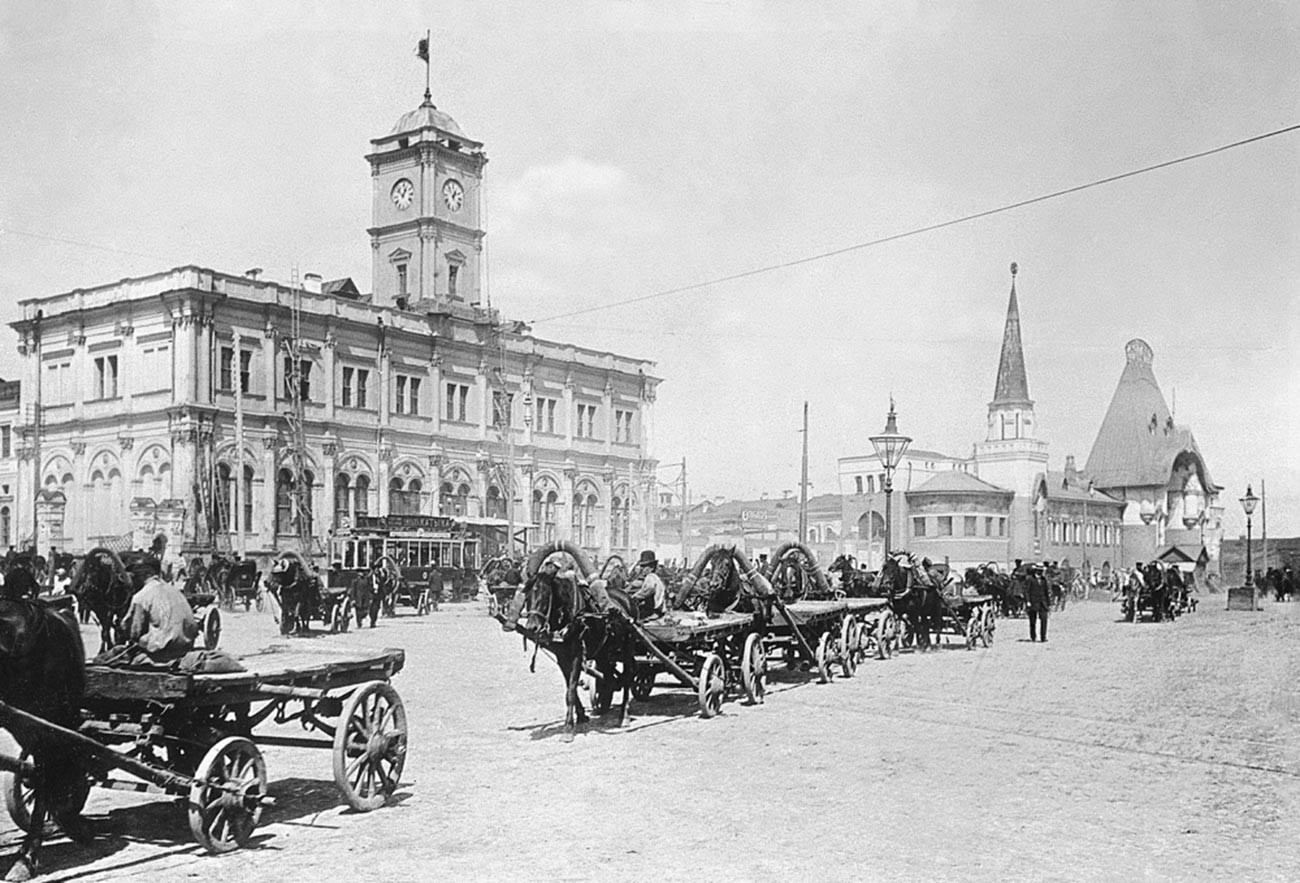 Naum Granovskij. Piazza Kalanchjóvskaja (dal 1933 è Piazza Komsomolskaja), foto del 1929