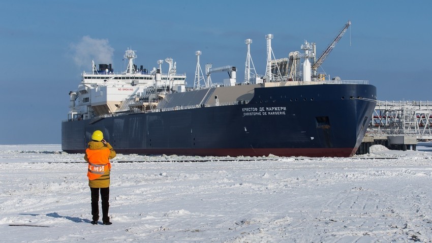El buque de transporte de GNL Cristof de Marsheri en el puerto de Sabetta, que sirve a la planta de GNL de Yamal en el extremo norte de Rusia.