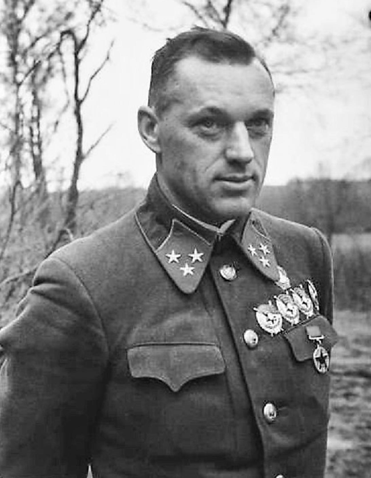 Командантот на 16 армија генерал-лајтнант Константин Рокосовски.
