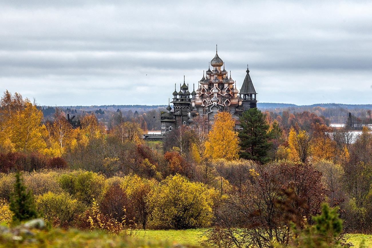 Fall in the Karelian wooden architecture ensemble Kizhi