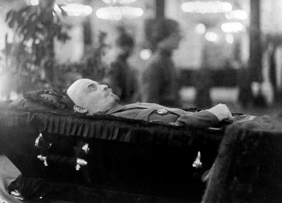 Lénine dans son cercueil