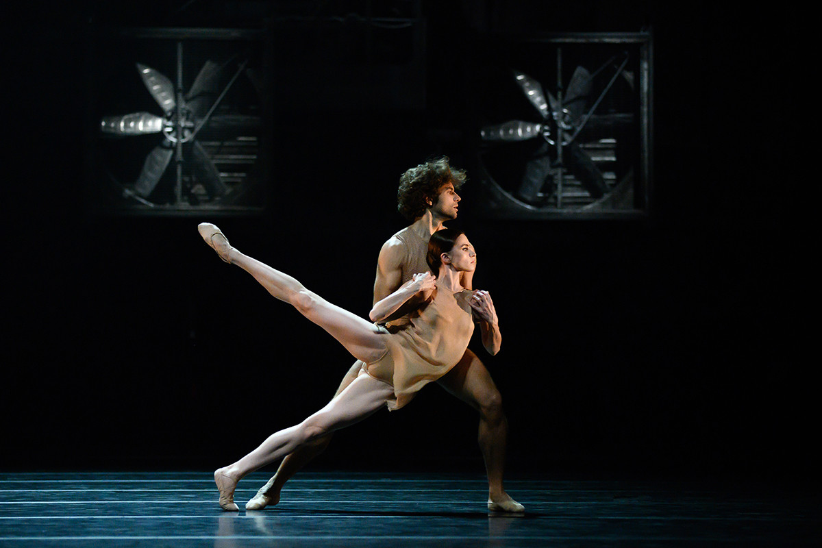 Maria Winogradowa, Igor Zwirko im Ballett „Just“. 
