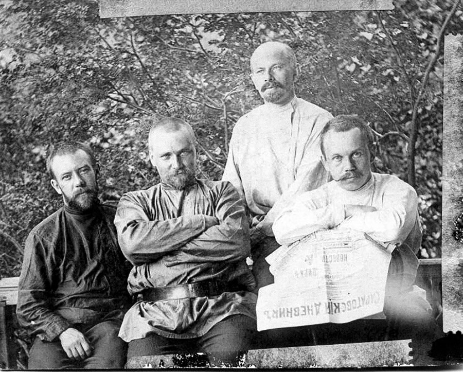 Ritratto di quattro uomini del governatorato di Saratov, 1900 circa
