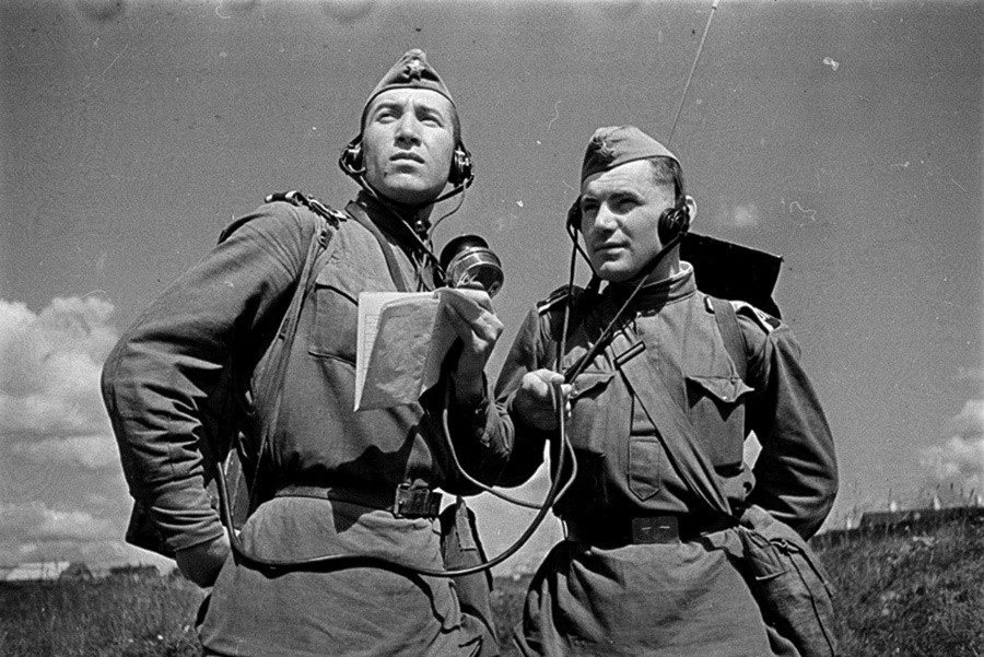 Opérateurs radios durant la Seconde Guerre mondiale, 1943

