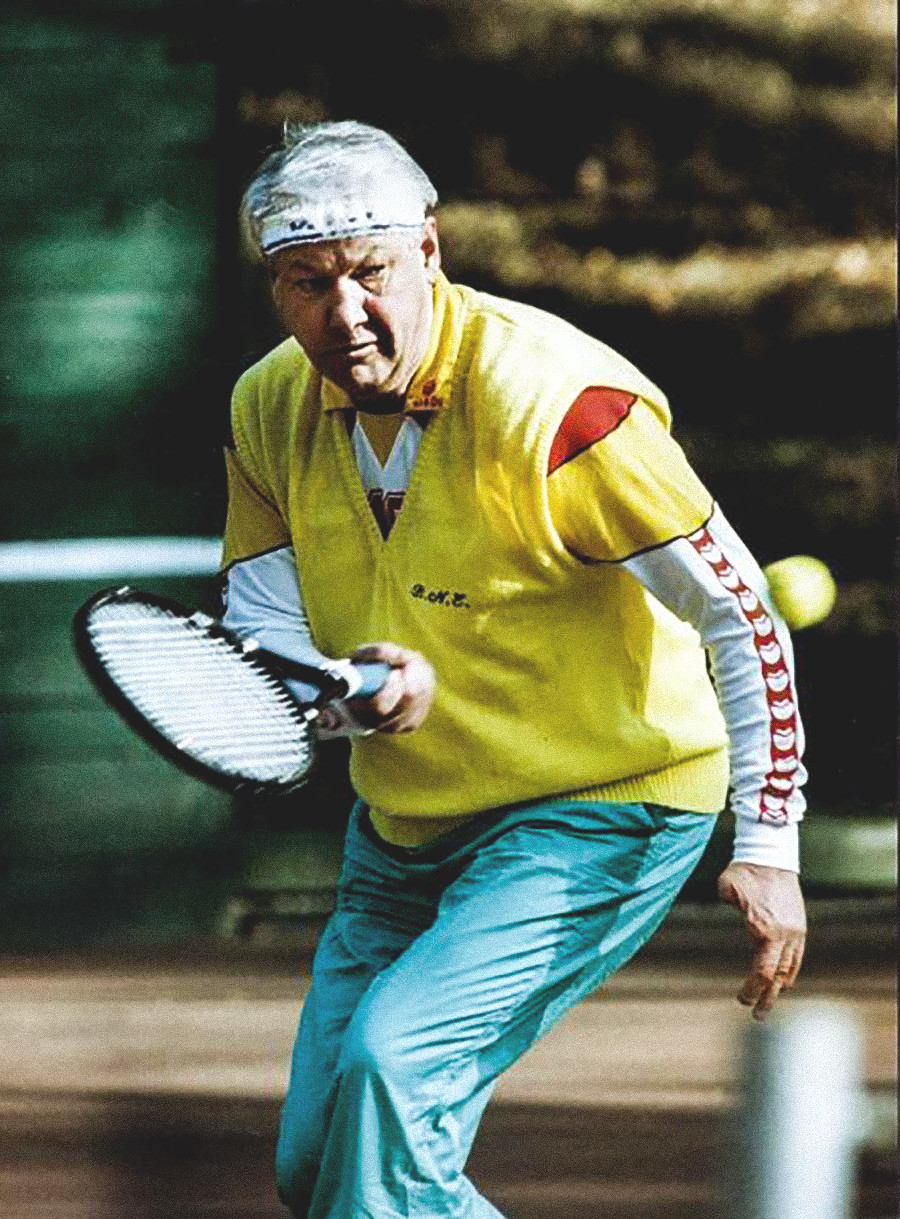Presiden Pertama Rusia Boris Yeltsin bermain tenis, 1992.