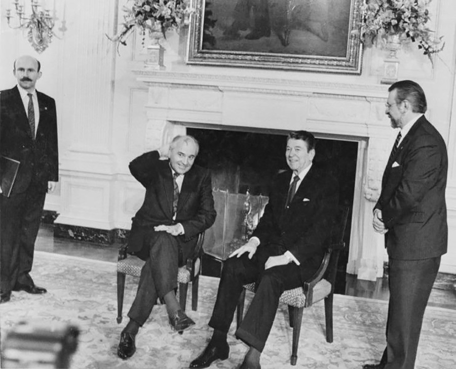 Reunião entre Mikhail Gorbatchov e Ronald Reagan na Casa Branca, EUA, dezembro de 1987