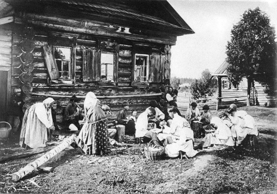 Nizhny Novgorod artisans, 1897