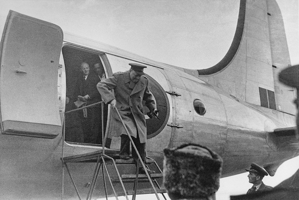El primer ministro británico Winston Churchill llegando a la Conferencia de Yalta, en febrero de 1945.

