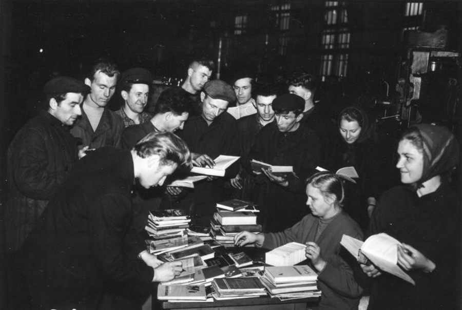Distribution de livres, 1960-1965