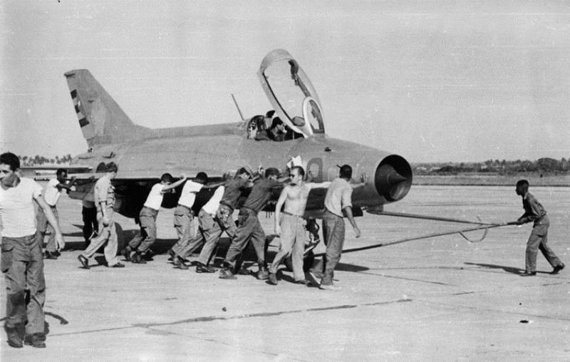 MiG-21F-13 na base aérea cubana de San Antonio