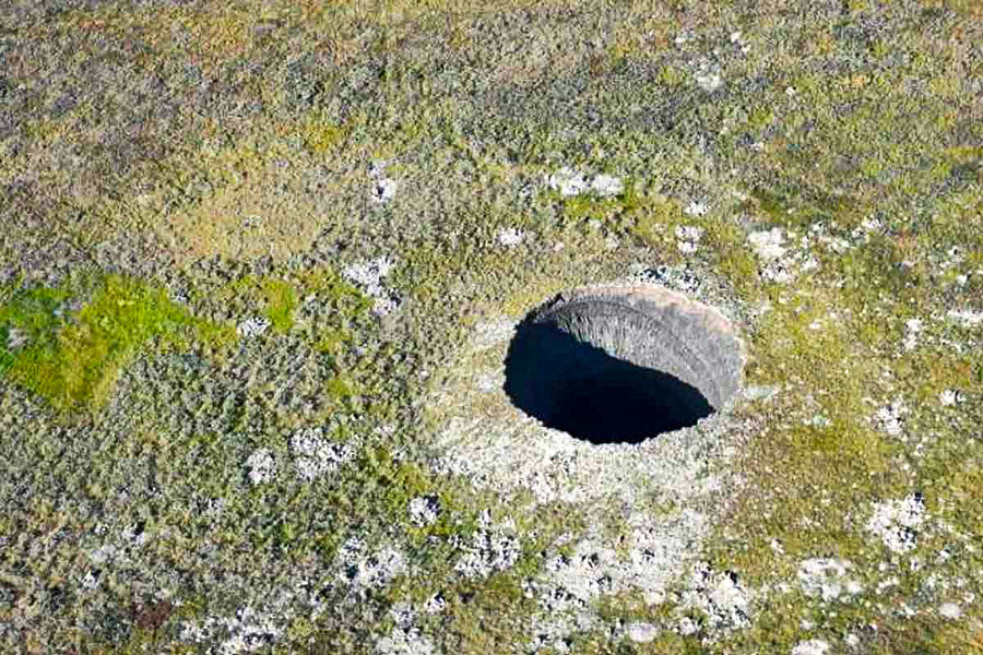 Въздушна снимка на най-новия кратер. 