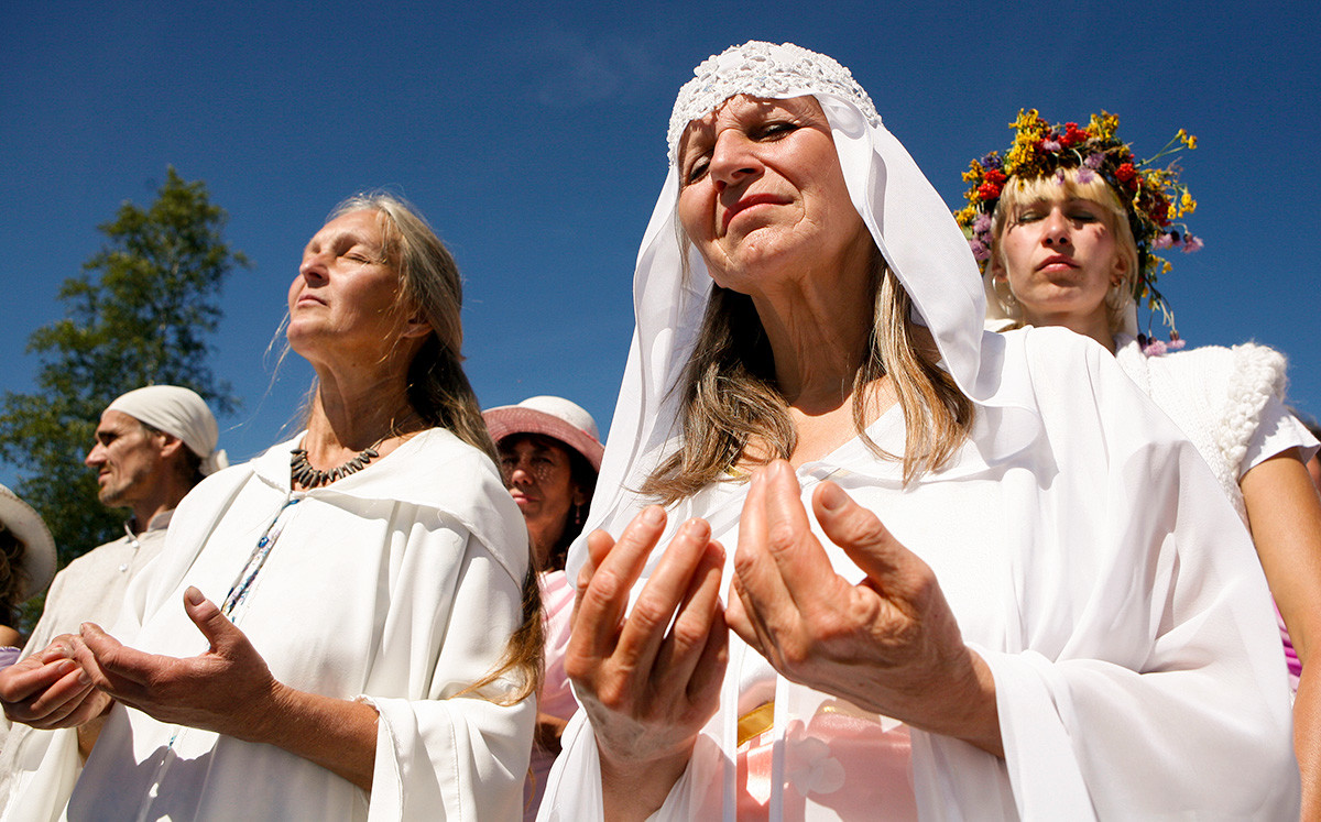 Членовете на религиозната секта на Висарион участват в празника 