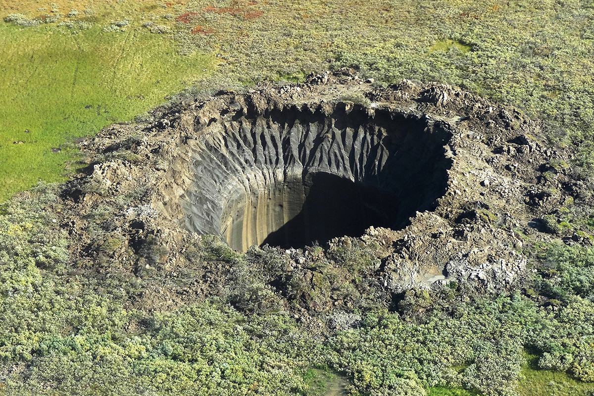 An aerial view from onboard a helicopter taken on August 25, 2014 shows a crater on the Yamal Peninsula, northern Siberia.
