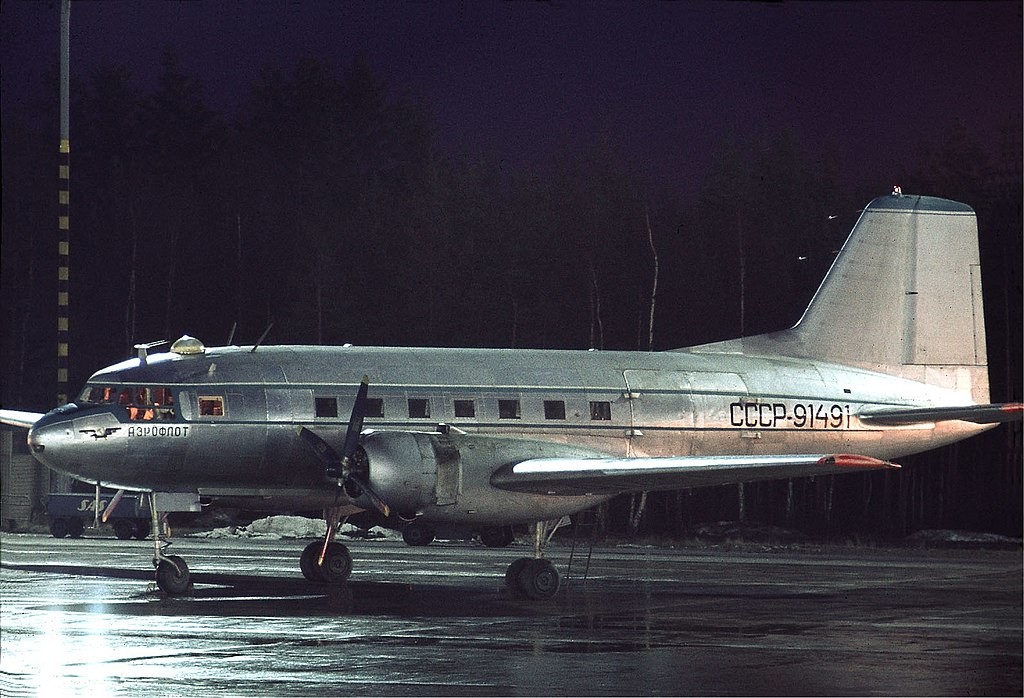 Il-14 de Aeroflot en el aeropuerto de Arlanda (Estocolmo, Suecia). 