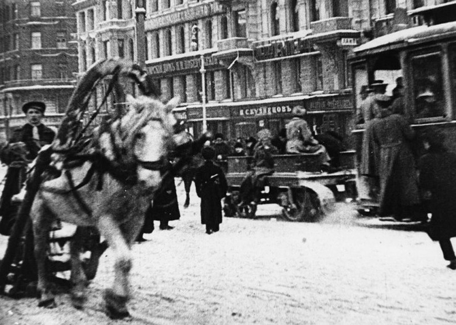 Winter Petrograd during the Civil War