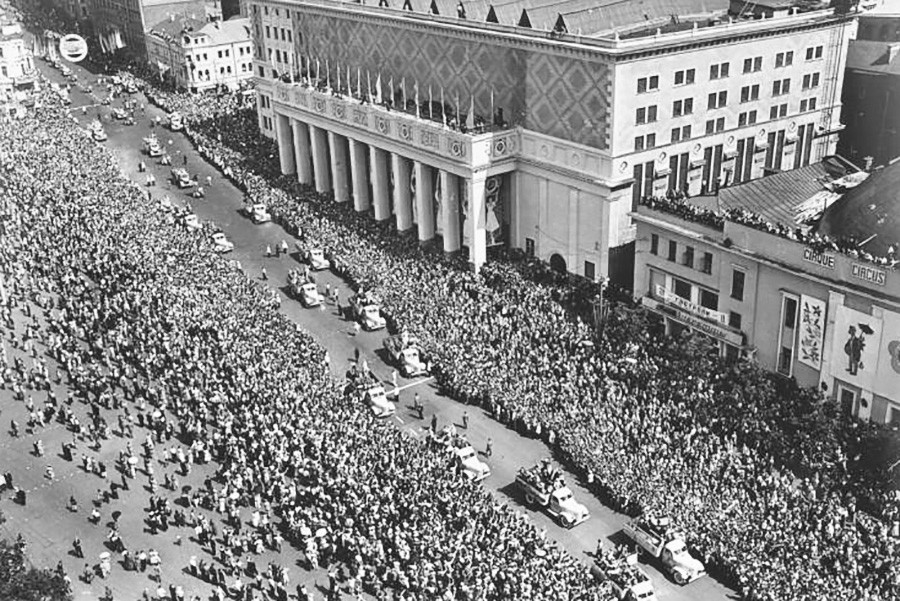 Festival Pemuda dan Pelajar Sedunia keenam yang diadakan di Moskow pada 1957.