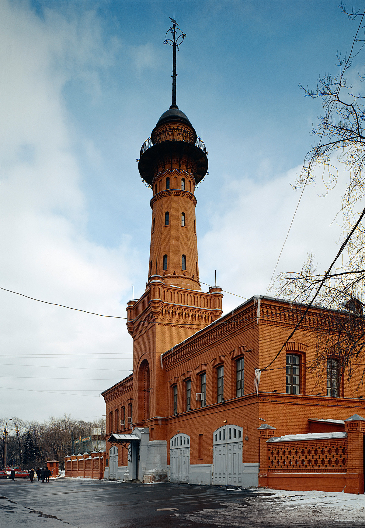 La vecchia torre di guardia dei pompieri a Sokolniki
