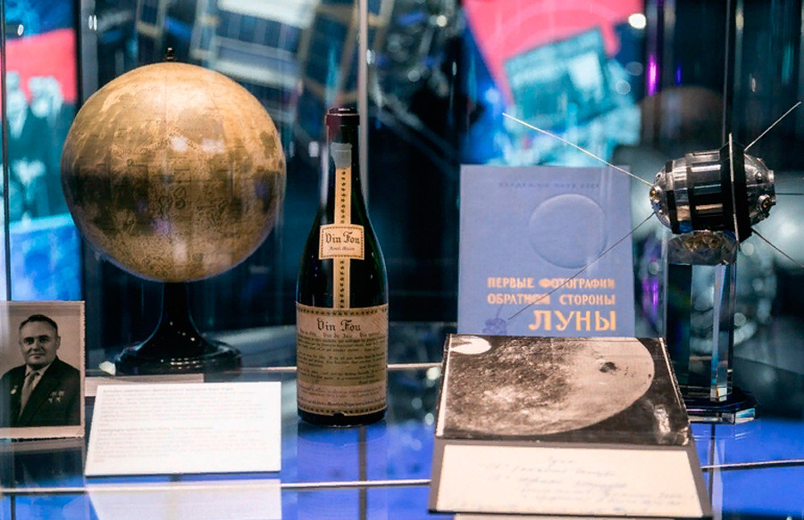ソ連科学アカデミーにフランスから送られたシャンパンのボトル
