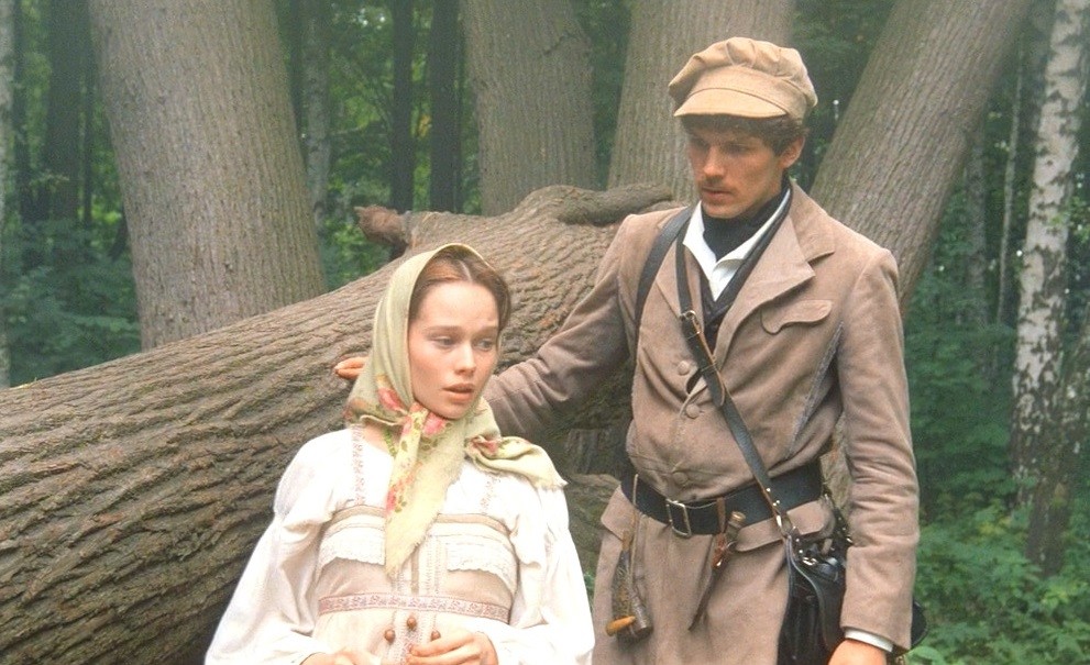 A still from 'The Aristocratic Peasant Girl' movie based on Pushkin's 'The Squire’s Daughter'