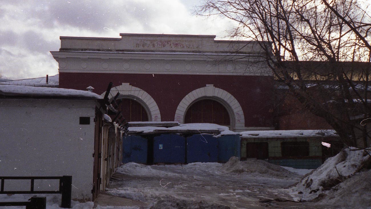 L'ingresso della vecchia stazione 