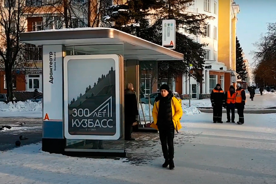 Halte bus di kota Kemerovo, Siberia.