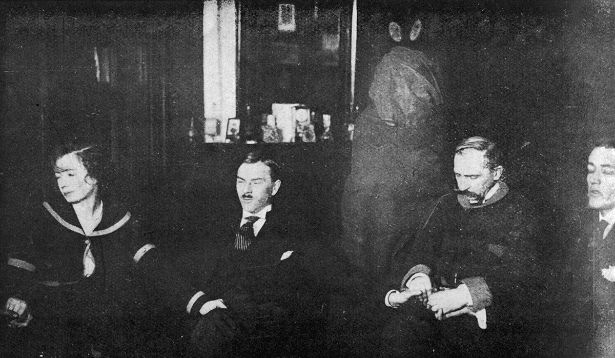 Photo with a mysterious figure swathed in a white shroud in the background, Warsaw, 1919