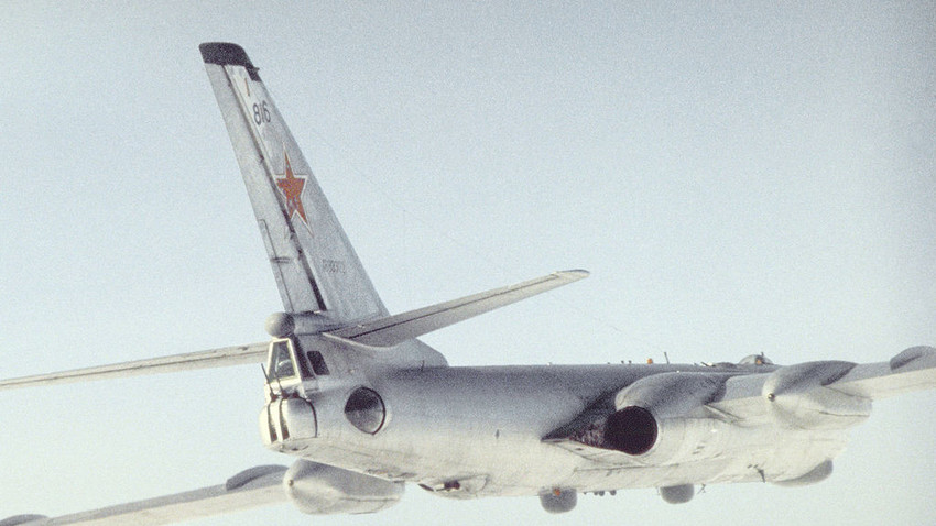Una variante de reconocimiento marítimo del Tupolev Tu-16. 1989.