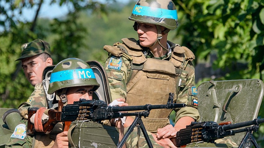 Руски миротворчески сили в дефилето Кодори (Абхазия)
