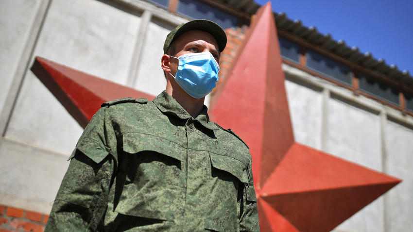 Регрут у регрутном центру Краснодарског краја пред одлазак на служење војног рока у Председнички пук.