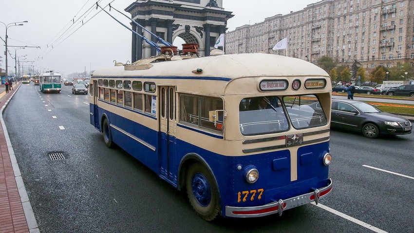 Il filobus MTB-82 per le strade di Mosca
