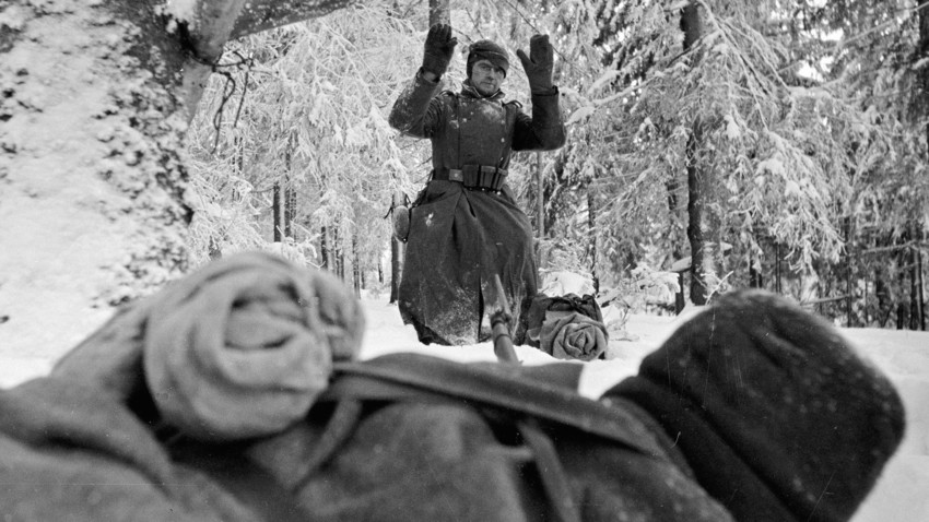 Nemški vojak se predaja blizu Solnečnogorska, 1. decembra 1941.