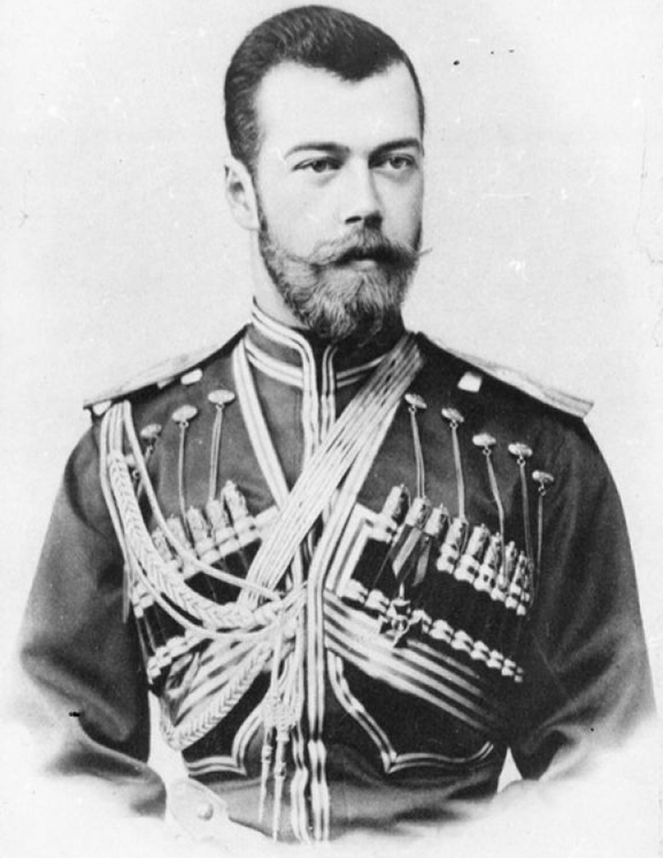 Nikolaus II. in der Uniform des Husarenregiments 
