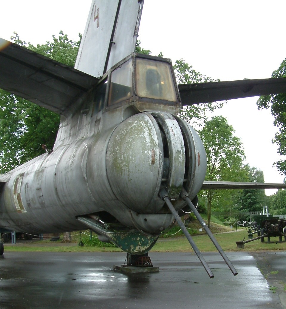 Torreta trasera de un IL-28 polaco conservado en el Museo del Armamento de Poznań (Polonia)