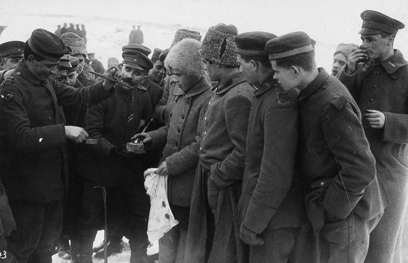 Немачки и совјетски војници, фебруар 1918.